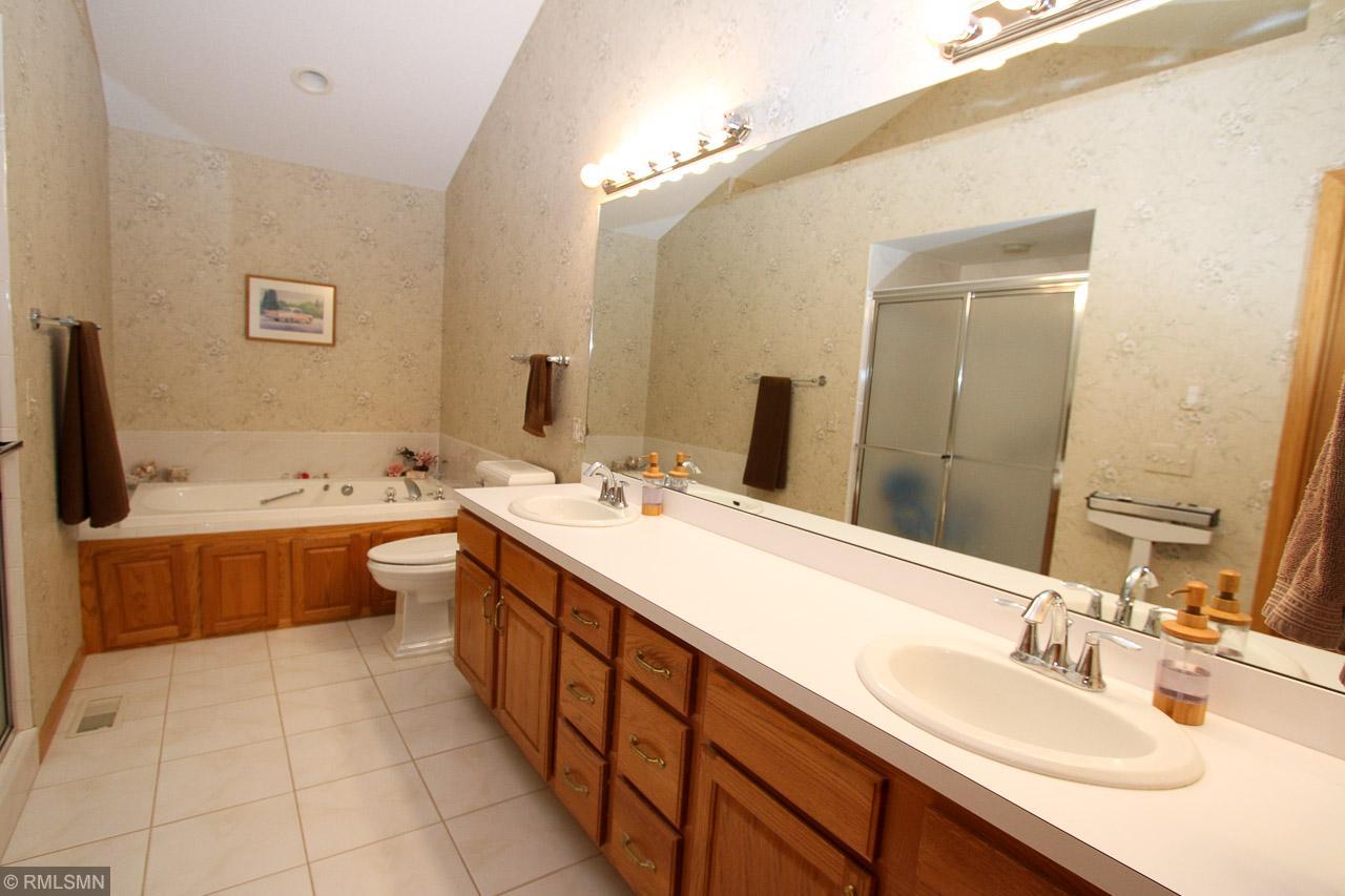11224 Wyoming Road Bloomington, MN 55438 - Photo 14 of 26