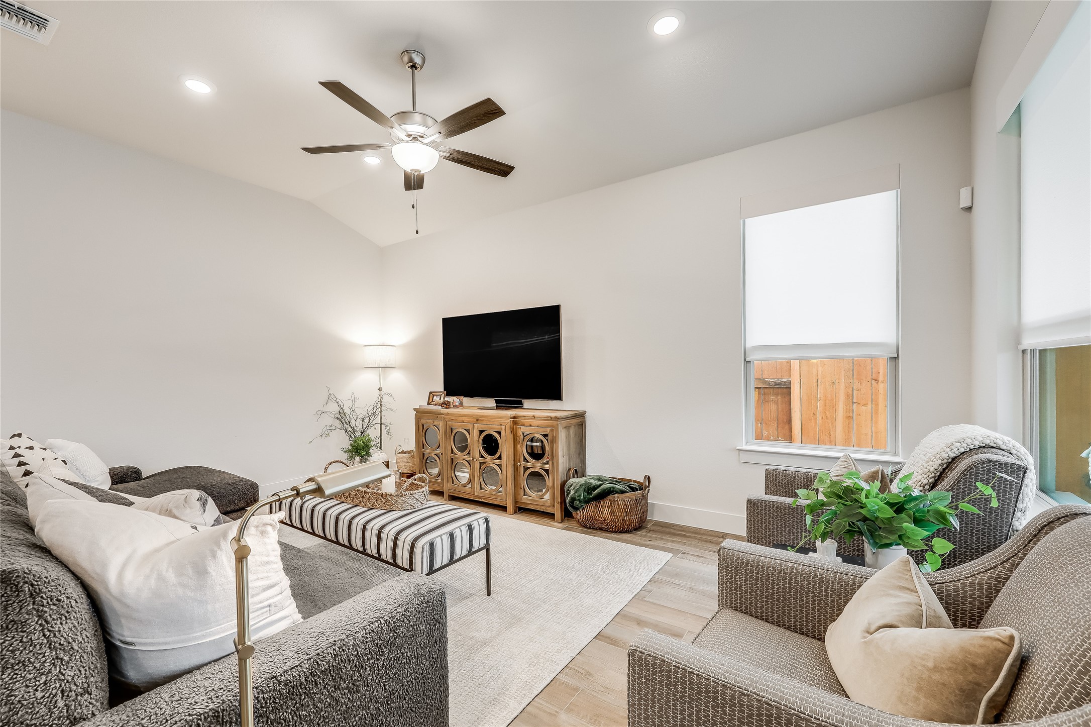 8400 Skytex Street Austin, TX 78744 - Photo 18 of 37