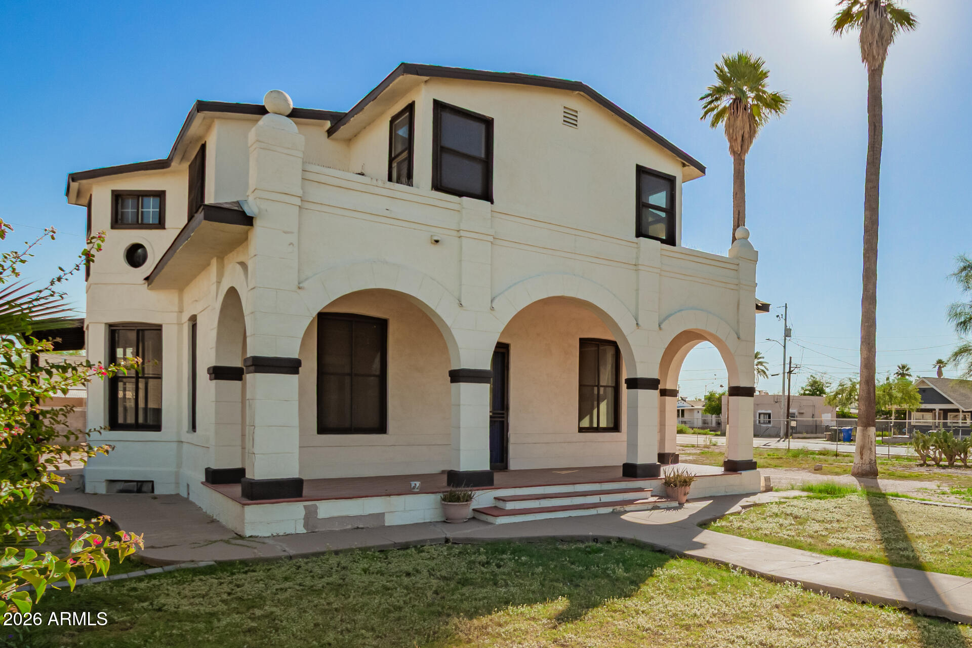 819 South 3rd Avenue Phoenix, AZ 85003 - Photo 1 of 45 a front view of a house with garden