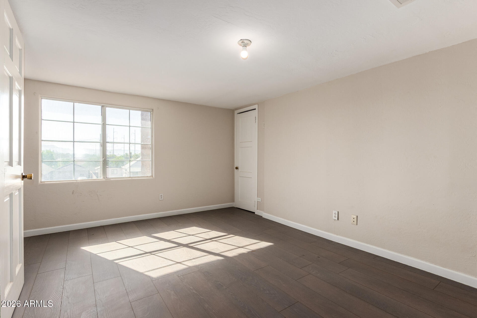 819 South 3rd Avenue Phoenix, AZ 85003 - Photo 36 of 45 an empty room with windows