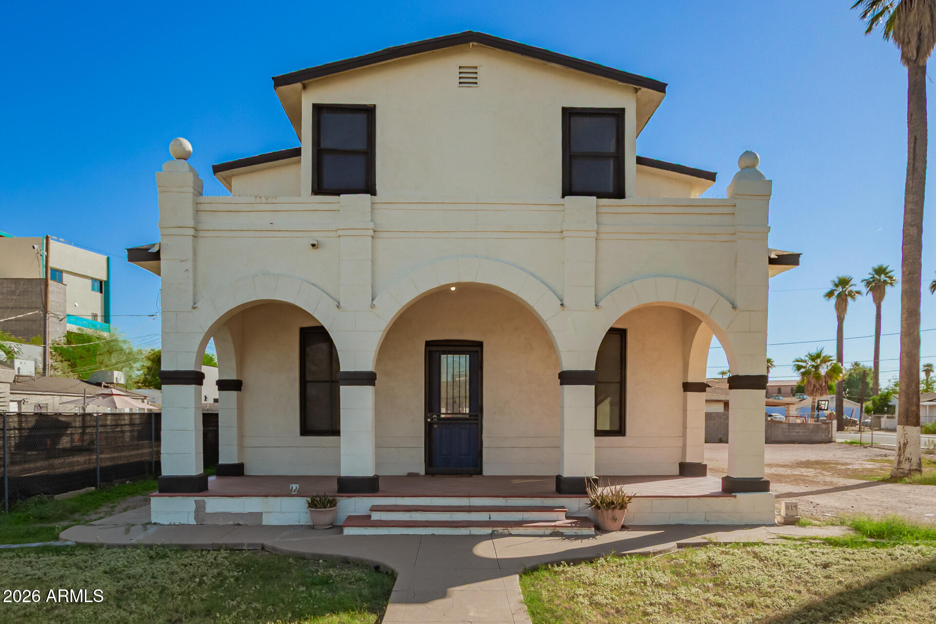 819 South 3rd Avenue Phoenix, AZ 85003 - Photo 4 of 45 a front view of a house with garden