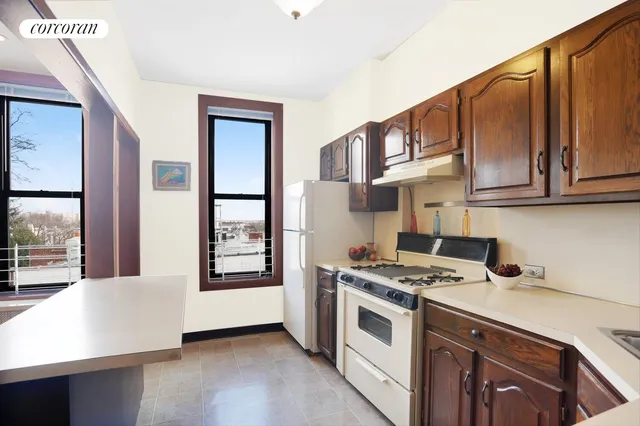 $3,000,000 | 1663 10th Avenue | Windsor Terrace