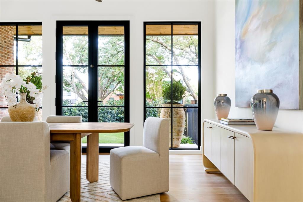 3944 Dalgreen Drive Dallas, TX 75214 - Photo 11 of 38 a living room with furniture and windows