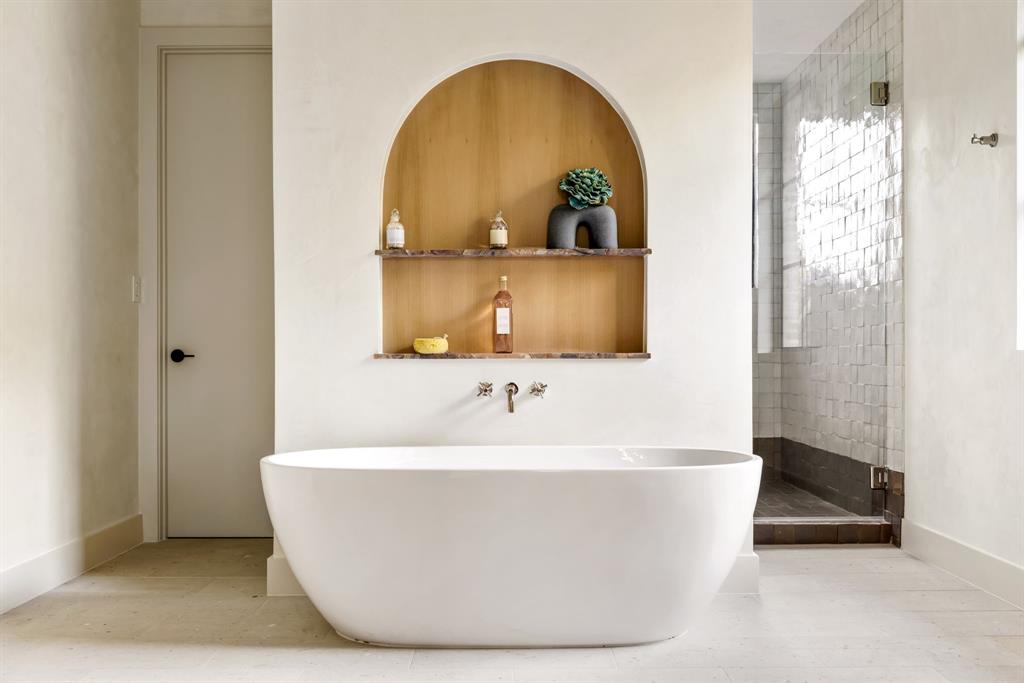 3944 Dalgreen Drive Dallas, TX 75214 - Photo 26 of 38 a white bath tub sitting in a bathroom