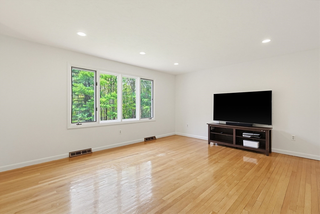1 Tamworth Road Sharon, MA 02067 - Photo 11 of 31