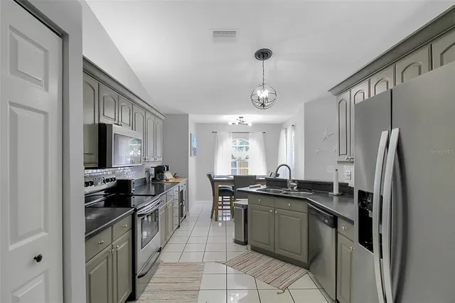 $3,700 | 5111 13th Ave Drive West, Bradenton, FL 34209