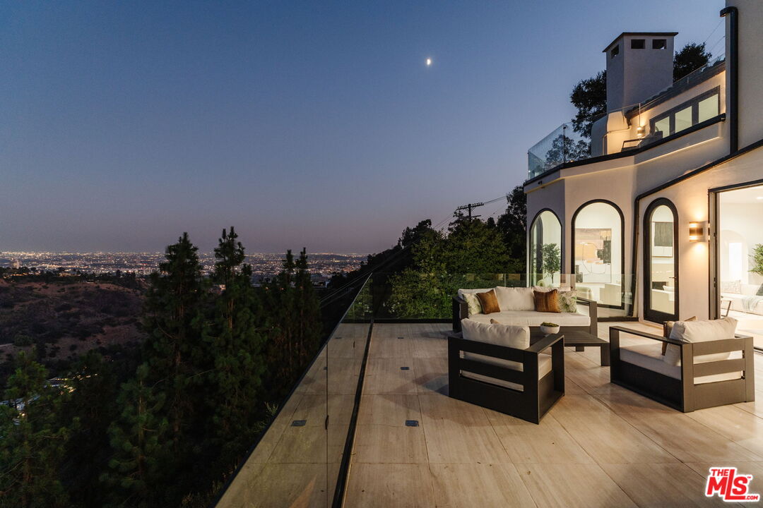 1666 Summitridge Drive Beverly Hills, CA 90210 - Photo 38 of 39