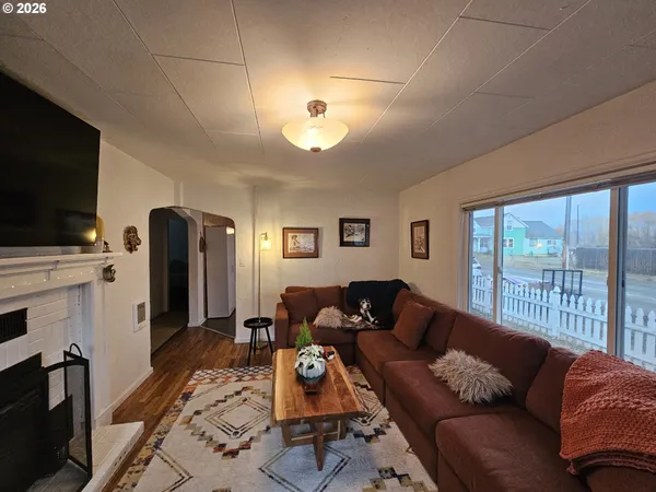 $210,000 | 757 South Bridge Street, Prairie City, OR 97869