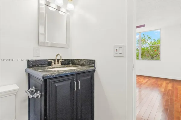 $100,000 | 117 Royal Park Drive, Unit 3H, Oakland Park, FL 33309