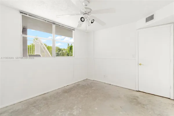 $100,000 | 117 Royal Park Drive, Unit 3H, Oakland Park, FL 33309