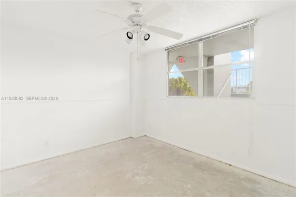 $100,000 | 117 Royal Park Drive, Unit 3H, Oakland Park, FL 33309