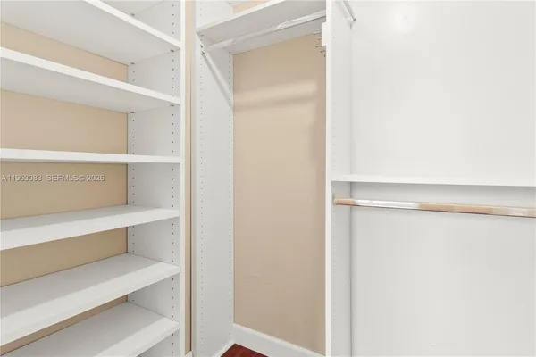 $100,000 | 117 Royal Park Drive, Unit 3H, Oakland Park, FL 33309