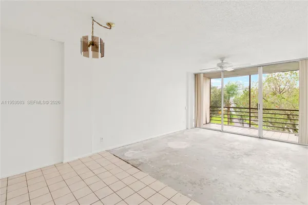 $100,000 | 117 Royal Park Drive, Unit 3H, Oakland Park, FL 33309