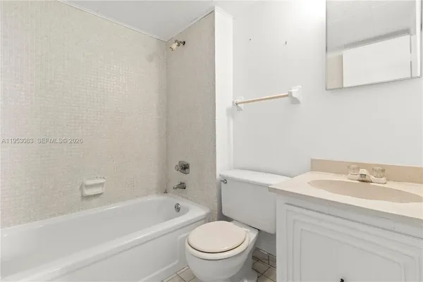 $100,000 | 117 Royal Park Drive, Unit 3H, Oakland Park, FL 33309