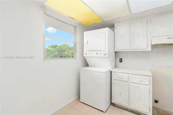 $100,000 | 117 Royal Park Drive, Unit 3H, Oakland Park, FL 33309