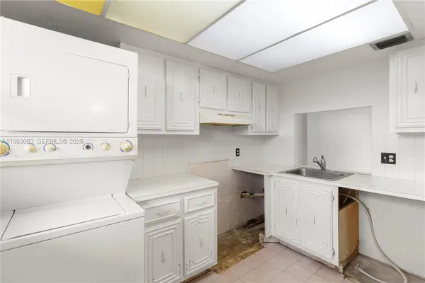 $100,000 | 117 Royal Park Drive, Unit 3H, Oakland Park, FL 33309