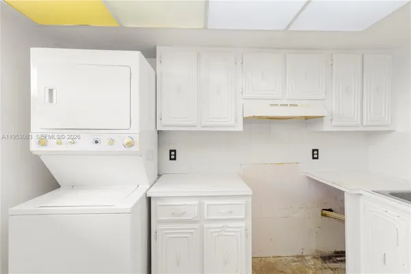 $100,000 | 117 Royal Park Drive, Unit 3H, Oakland Park, FL 33309