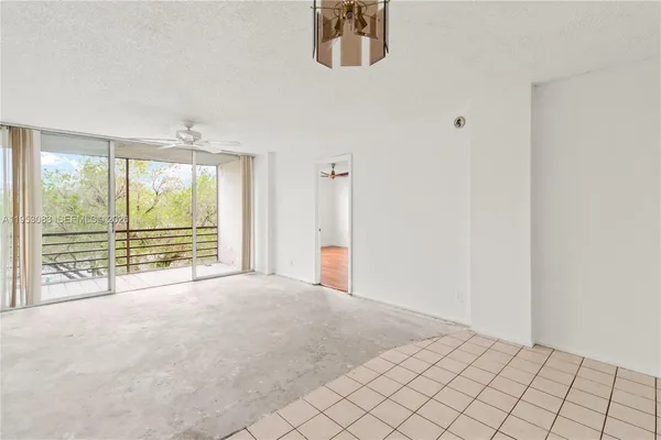 $100,000 | 117 Royal Park Drive, Unit 3H, Oakland Park, FL 33309