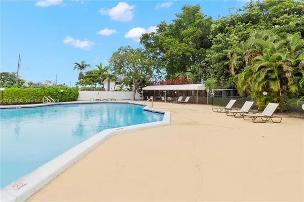 $100,000 | 117 Royal Park Drive, Unit 3H, Oakland Park, FL 33309