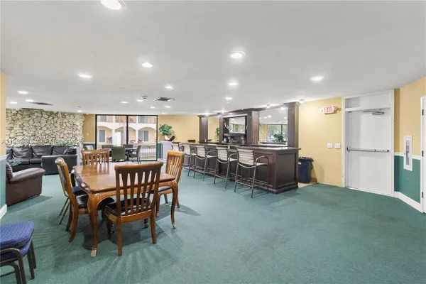 $100,000 | 117 Royal Park Drive, Unit 3H, Oakland Park, FL 33309