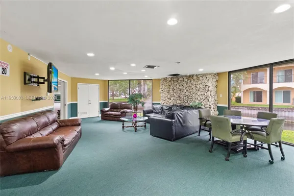 $100,000 | 117 Royal Park Drive, Unit 3H, Oakland Park, FL 33309