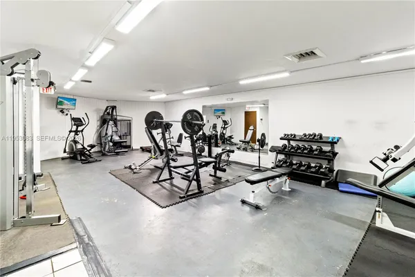 $100,000 | 117 Royal Park Drive, Unit 3H, Oakland Park, FL 33309