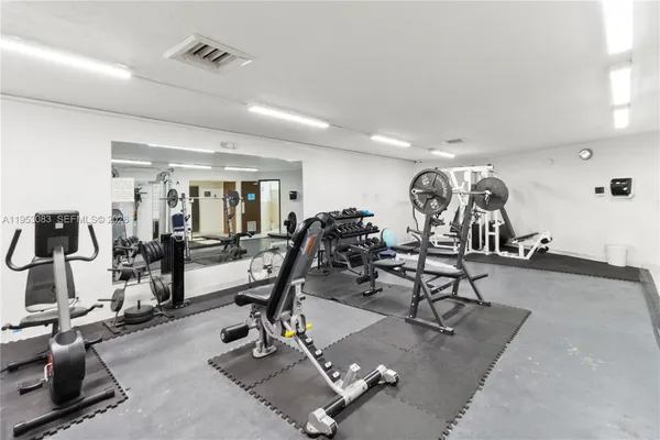 $100,000 | 117 Royal Park Drive, Unit 3H, Oakland Park, FL 33309