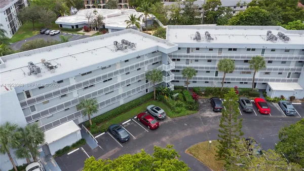 $100,000 | 117 Royal Park Drive, Unit 3H, Oakland Park, FL 33309