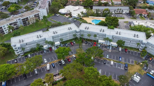 $100,000 | 117 Royal Park Drive, Unit 3H, Oakland Park, FL 33309