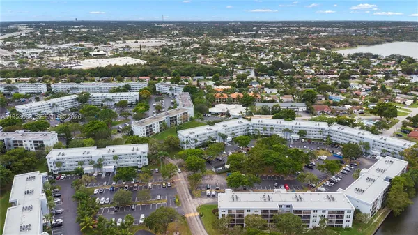 $100,000 | 117 Royal Park Drive, Unit 3H, Oakland Park, FL 33309