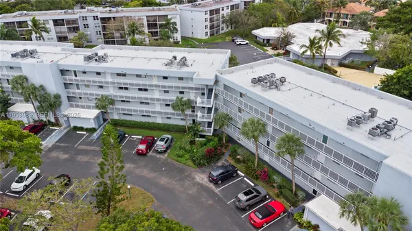 $100,000 | 117 Royal Park Drive, Unit 3H, Oakland Park, FL 33309