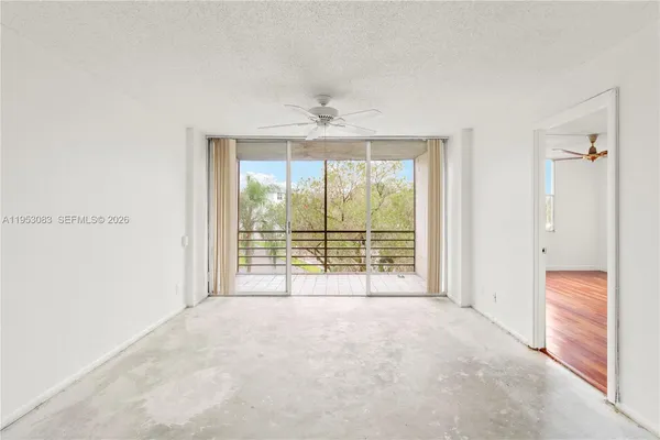 $100,000 | 117 Royal Park Drive, Unit 3H, Oakland Park, FL 33309