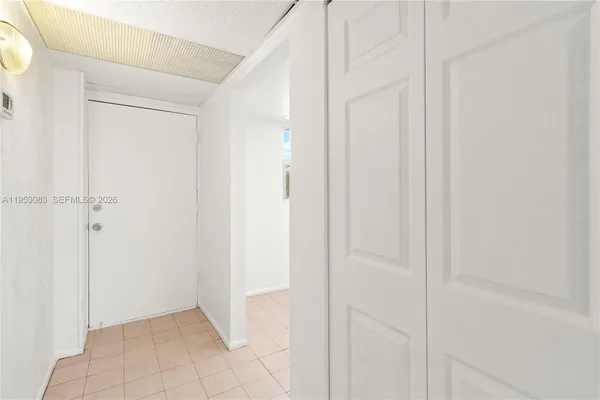 $100,000 | 117 Royal Park Drive, Unit 3H, Oakland Park, FL 33309