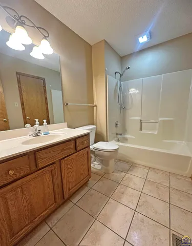 $225,000 | 3360 Southwest Chelsea Circle, Topeka, KS 66614