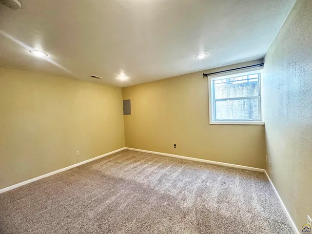 $225,000 | 3360 Southwest Chelsea Circle, Topeka, KS 66614