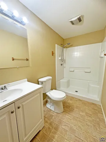 $225,000 | 3360 Southwest Chelsea Circle, Topeka, KS 66614