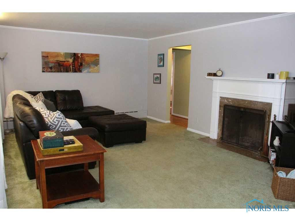 5815 Moline Martin Road Walbridge, OH 43465 - Photo 4 of 17 Living Room.