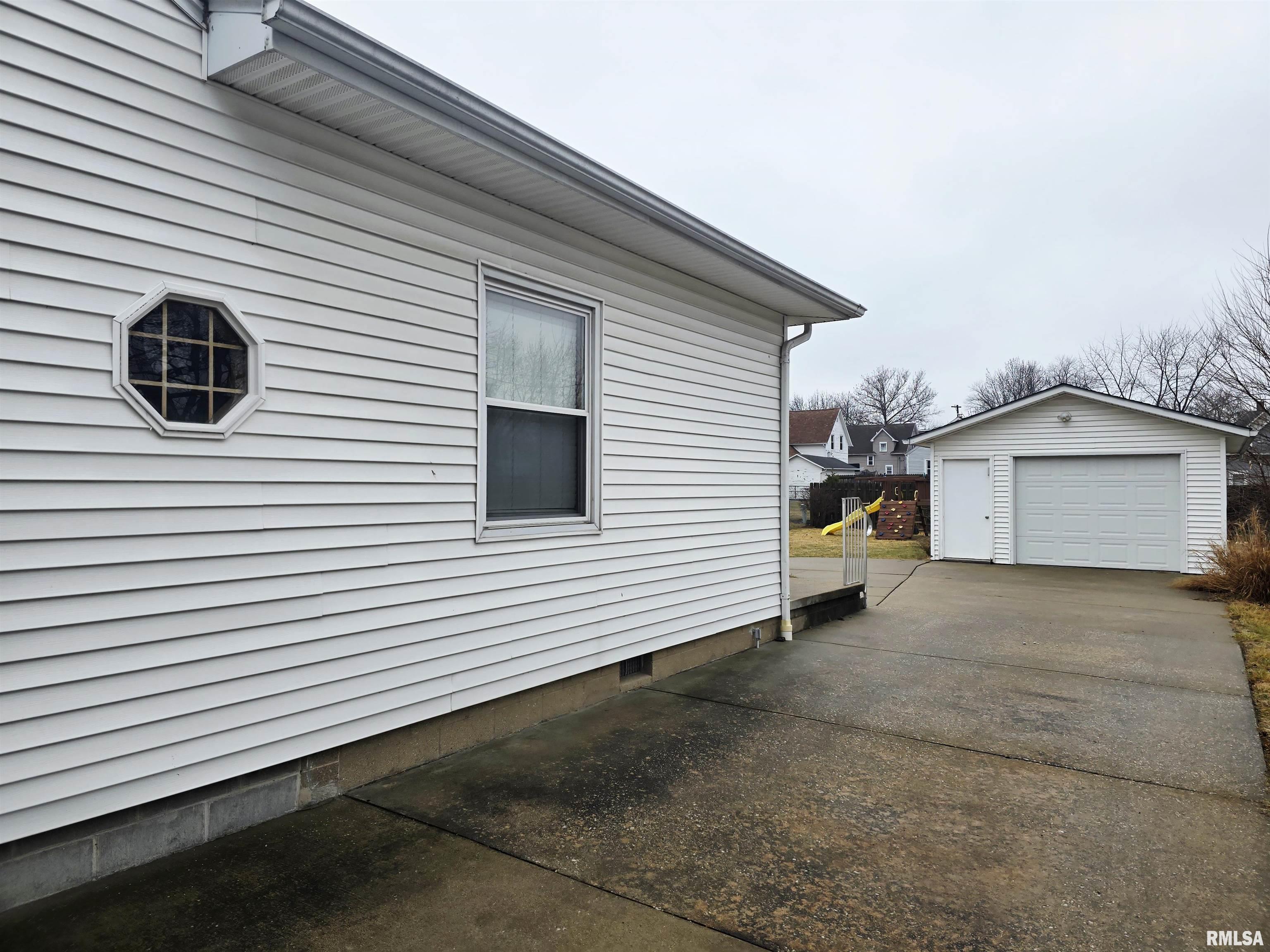 34 North 8th Avenue Canton, IL 61520 - Photo 3 of 49