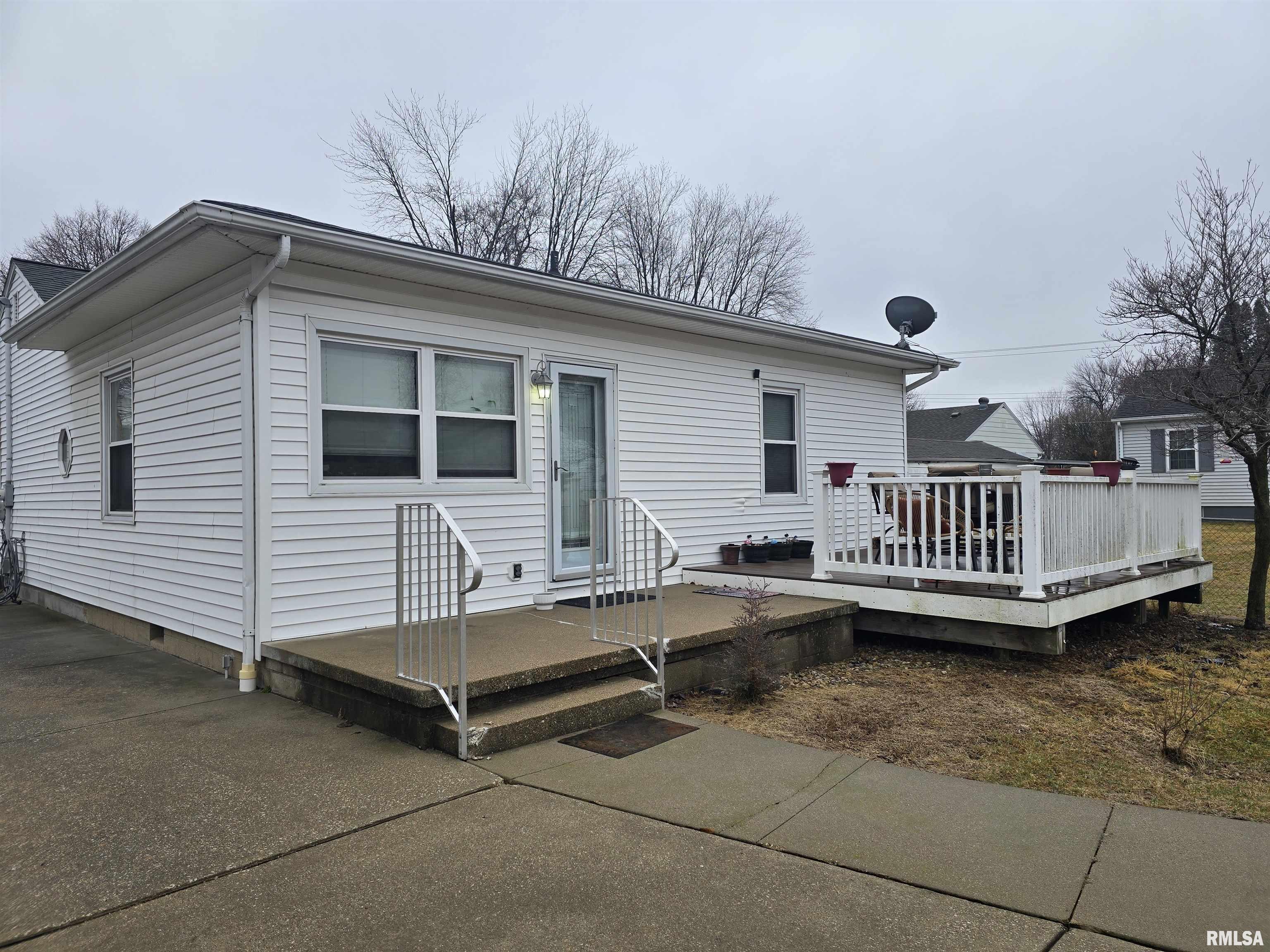 34 North 8th Avenue Canton, IL 61520 - Photo 4 of 49