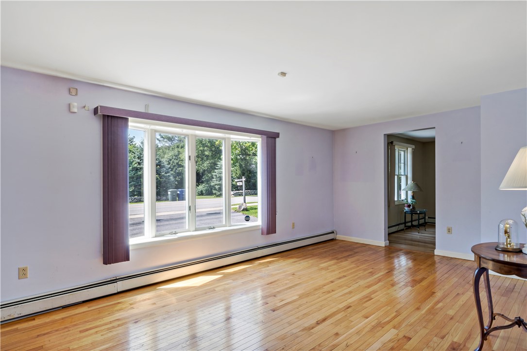 813 S Road South Kingstown, RI 02879 - Photo 10 of 32 living room