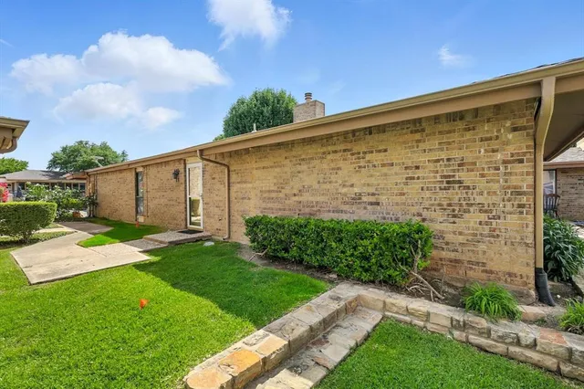 a view of a back yard of the house