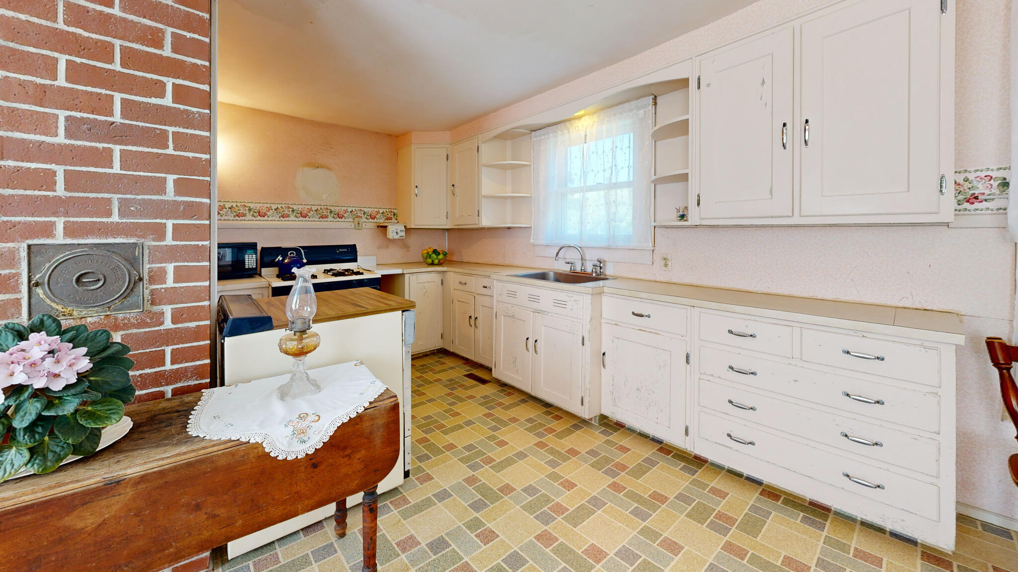 884 River Road St. George, ME 04860 - Photo 7 of 55 Linoleum Flooring in Kitchen