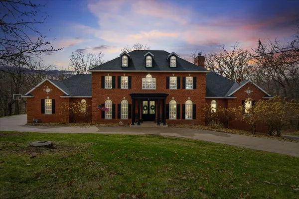 $719,000 | 77 Roosevelt Drive, East Dubuque, IL 61025