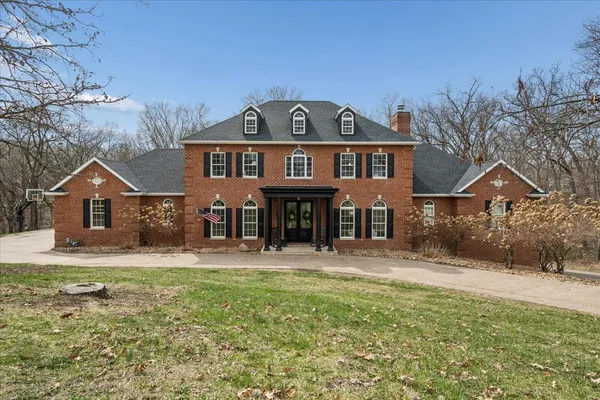 $719,000 | 77 Roosevelt Drive, East Dubuque, IL 61025