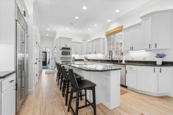$719,000 | 77 Roosevelt Drive, East Dubuque, IL 61025