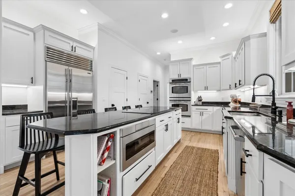 $719,000 | 77 Roosevelt Drive, East Dubuque, IL 61025