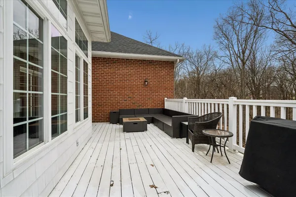 $719,000 | 77 Roosevelt Drive, East Dubuque, IL 61025