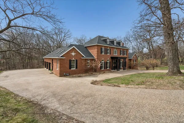 $719,000 | 77 Roosevelt Drive, East Dubuque, IL 61025