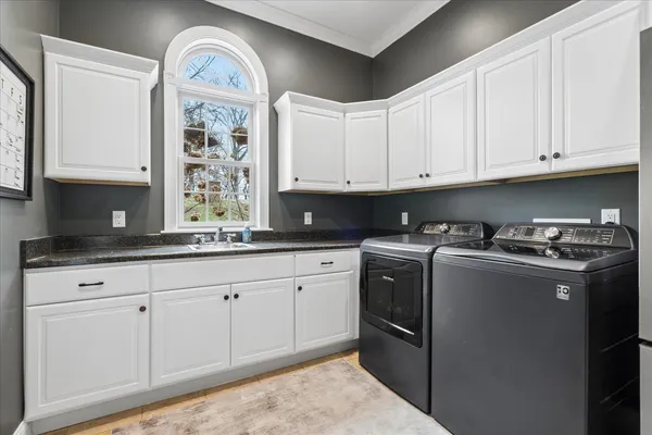 $719,000 | 77 Roosevelt Drive, East Dubuque, IL 61025