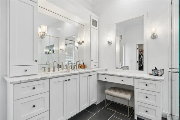 $719,000 | 77 Roosevelt Drive, East Dubuque, IL 61025